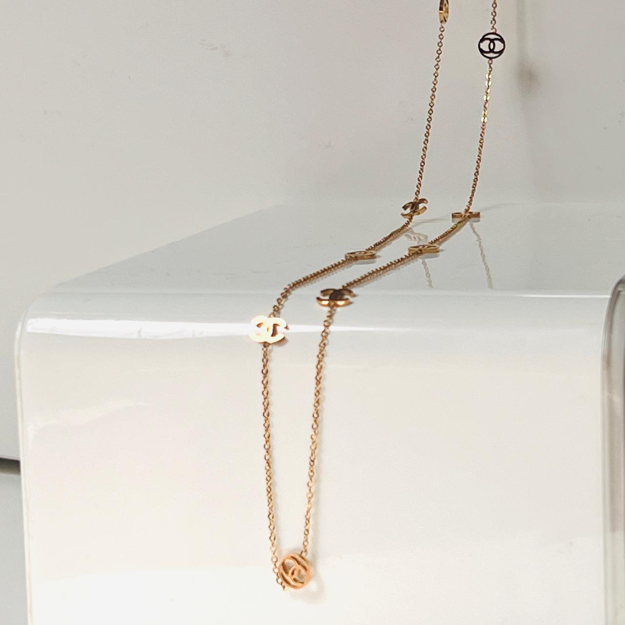 سلسال أنيق مستوحى من ماركة CHANEL